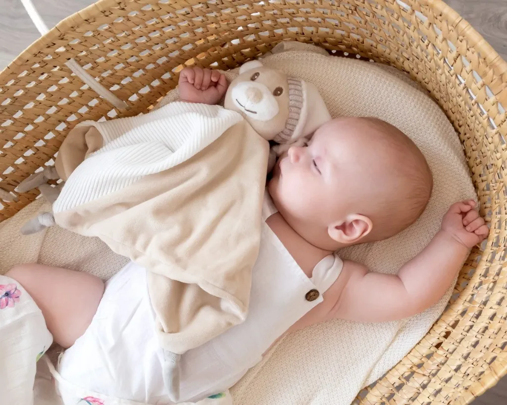 doudou-ourson-avec-bonnet-beige (1).webp